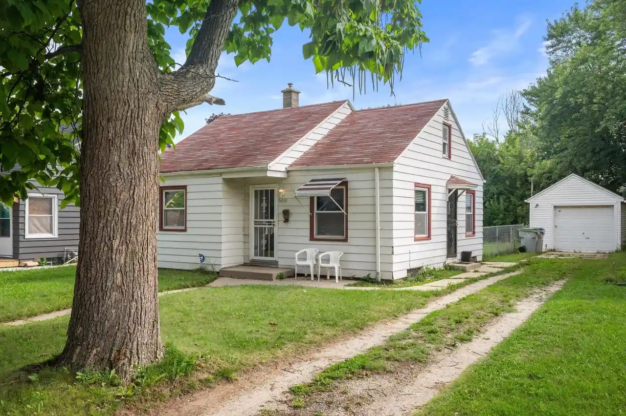 Photo 3 of Single family home for sale at 4908 N 27Th Street Street, Milwaukee, WI 53209 | MLS# 1976556 | Listing updated on 2026-09-17