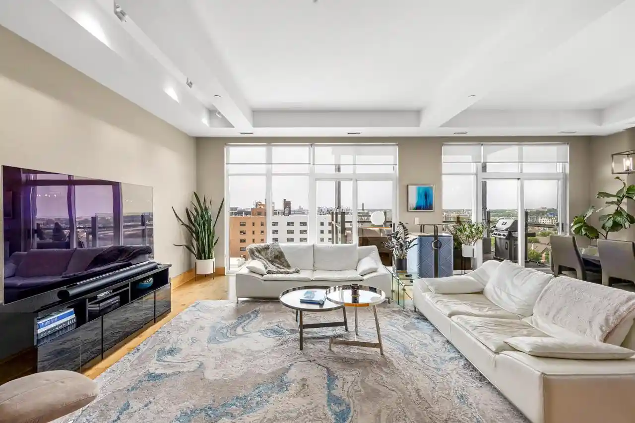 Listing Photo 4 - Condo for sale in building located at 1313 N Franklin Pl Pl, Milwaukee, WI 53202 - Unit #803