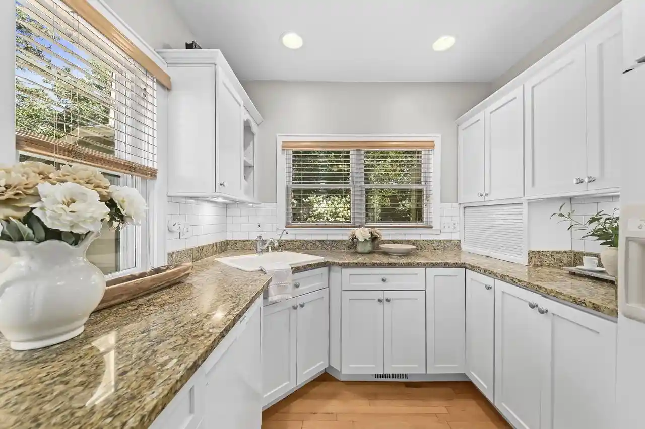 Photo 3 of Sale Pending at 6116 Washington Circle Circle, Milwaukee, WI 53213 | MLS# 1976563 | Listing updated on 2026-09-14