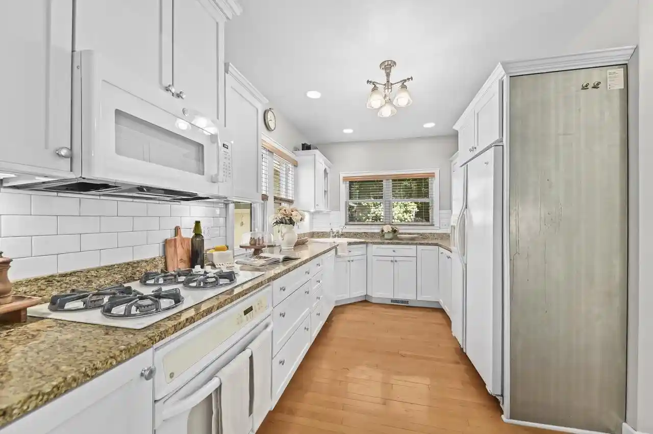 Photo 3 of Sale Pending at 6116 Washington Circle Circle, Milwaukee, WI 53213 | MLS# 1976563 | Listing updated on 2026-09-14