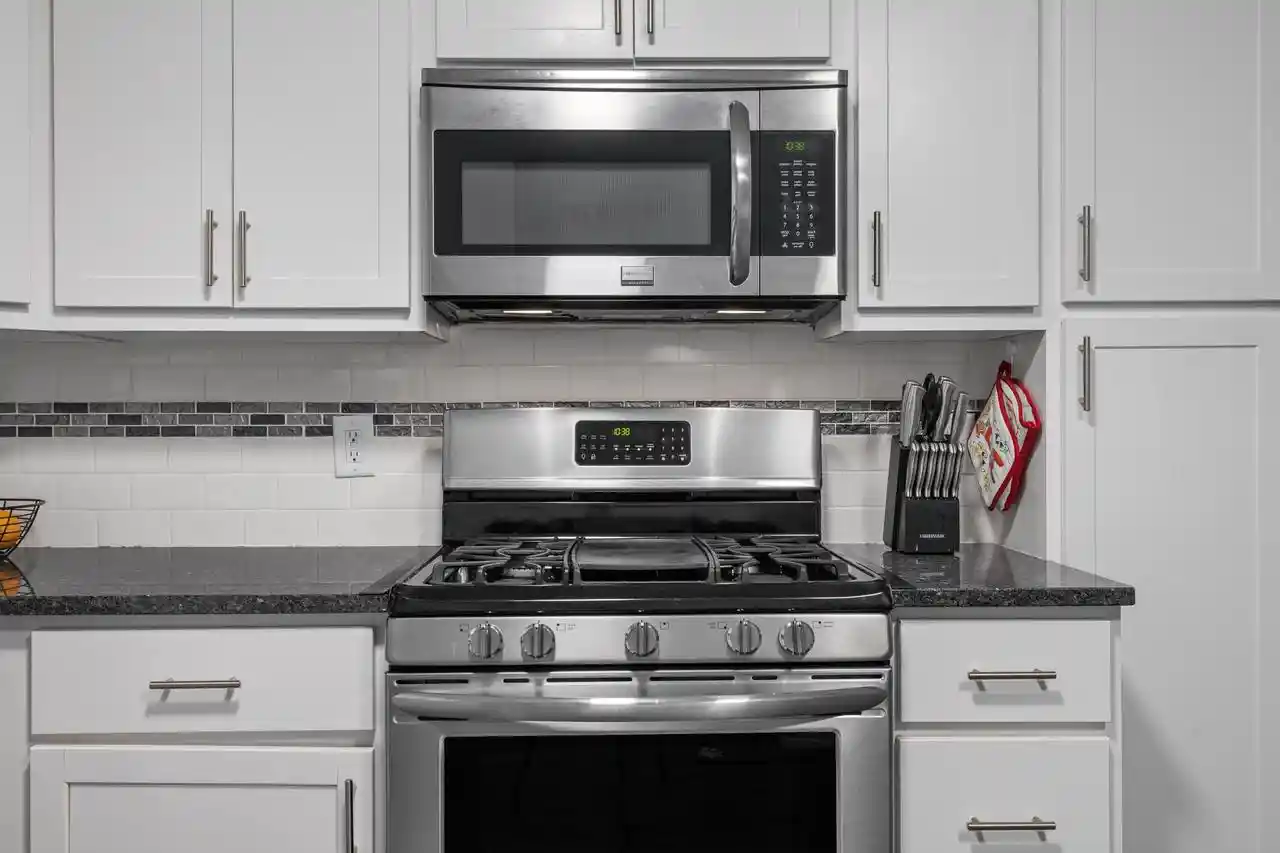 3rd image of 307 55th St St, Kenosha, WI 53140