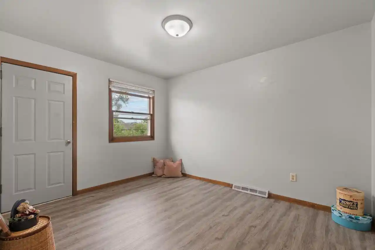 2nd image of 1860 Evans Street Street, Oshkosh, WI 54901 | MLS# 50331155