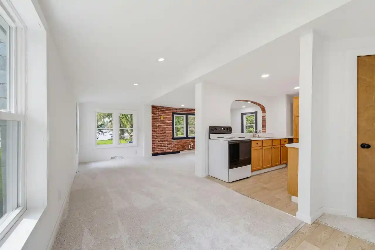 5th image of 2485 N Wallace Lake Dr Dr, West Bend, WI 53090 | MLS# 1976587