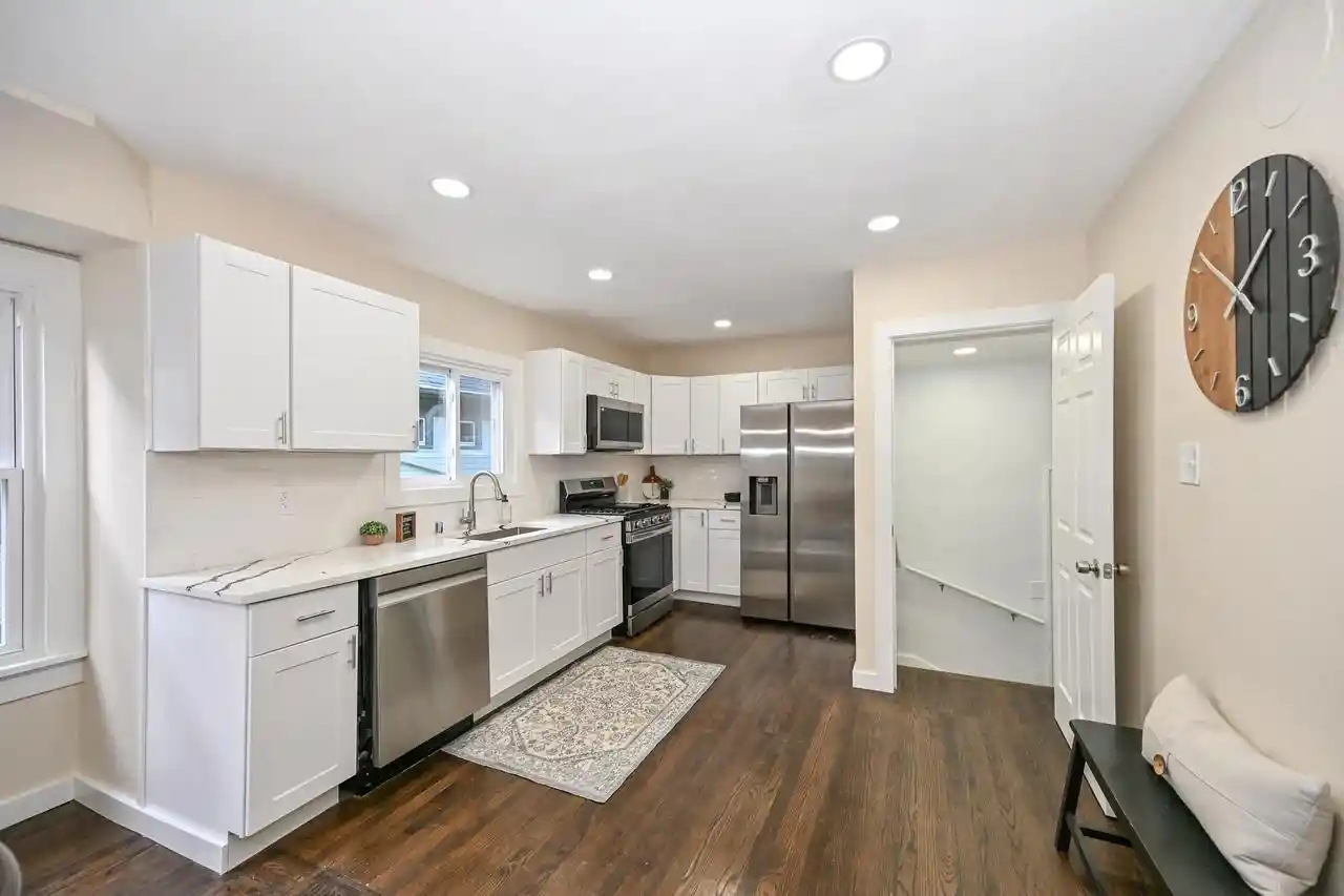 4th image of 7939 Hillcrest Dr Dr, Milwaukee, WI 53213 | MLS# 1976588