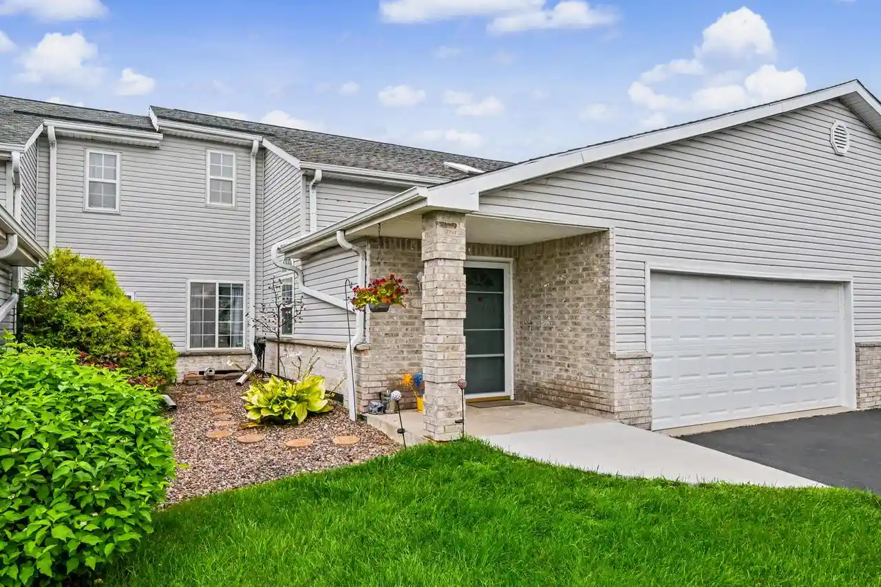 1st image of 3484 W Sycamore Street Street, Franklin, WI 53132 | MLS# 1976594