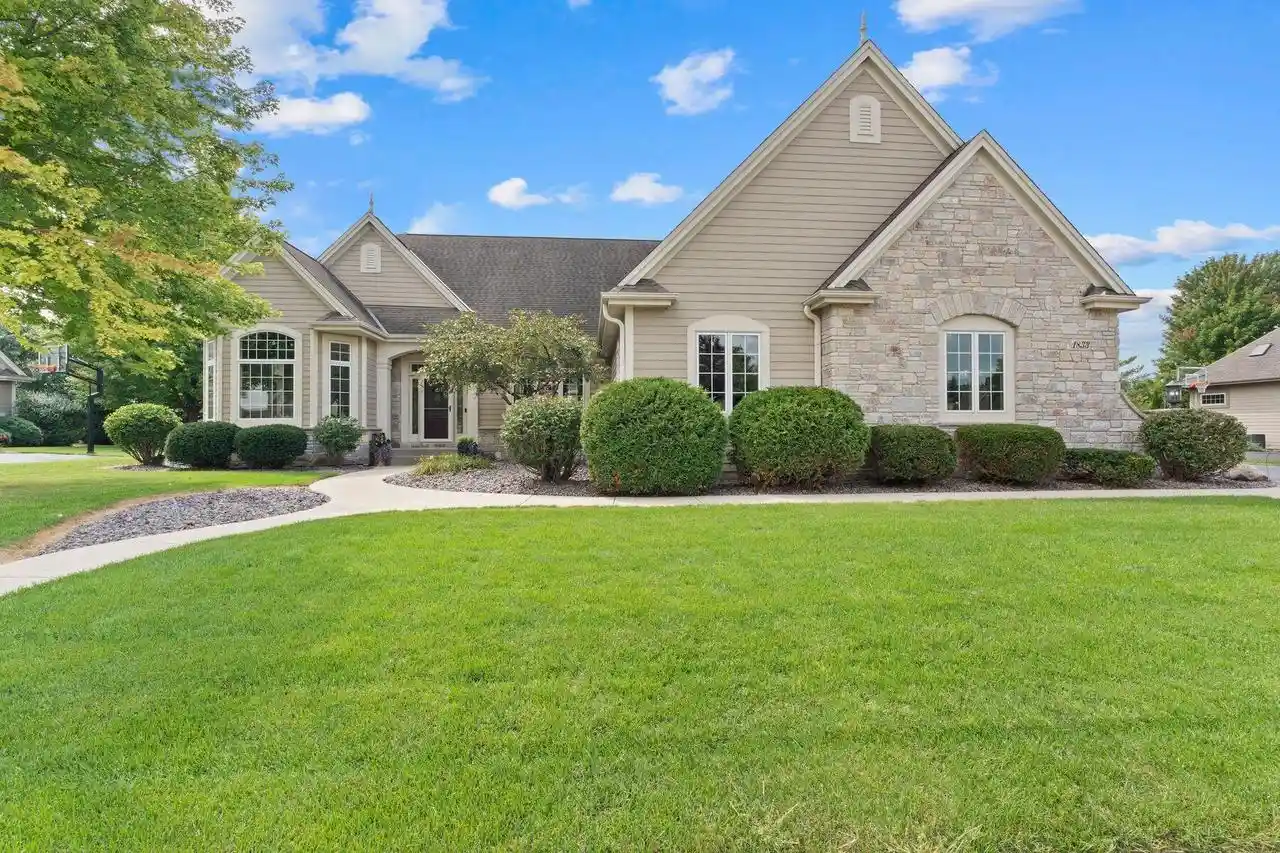 Photo 1 of Single family home for sale at 1833 River Lakes Rd S, Oconomowoc, WI 53066 | MLS# 1976595 | Listing updated on 2026-09-20