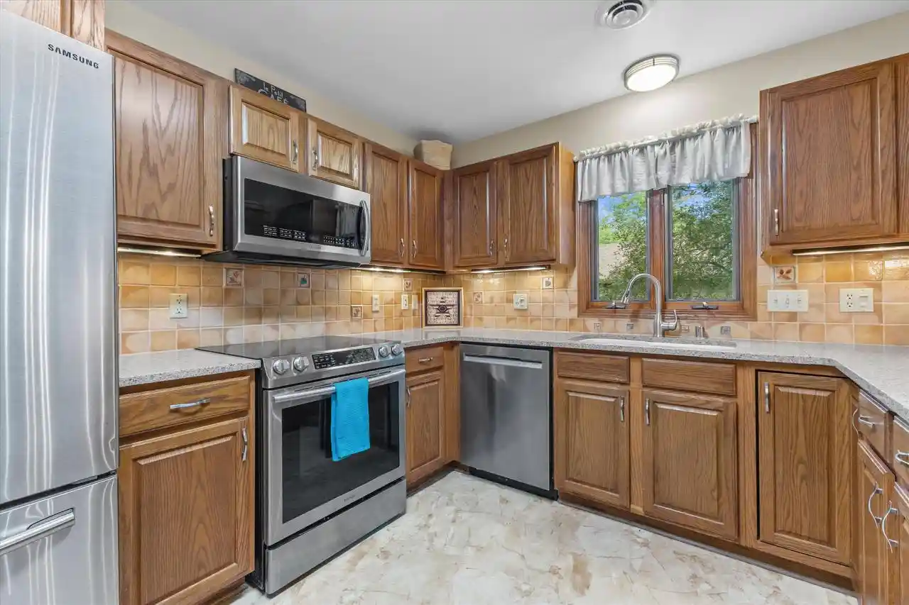 2nd image of 413 Greenvalley Dr Dr, Mount Pleasant, WI 53406 | MLS# 1976596