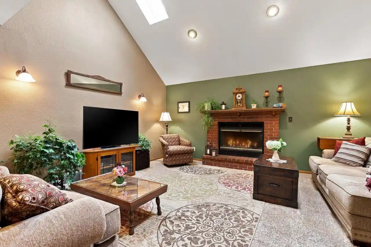 2nd image of 4589 Hunters Glen Dr Dr, Sheboygan, WI 53083 | MLS# 1976601