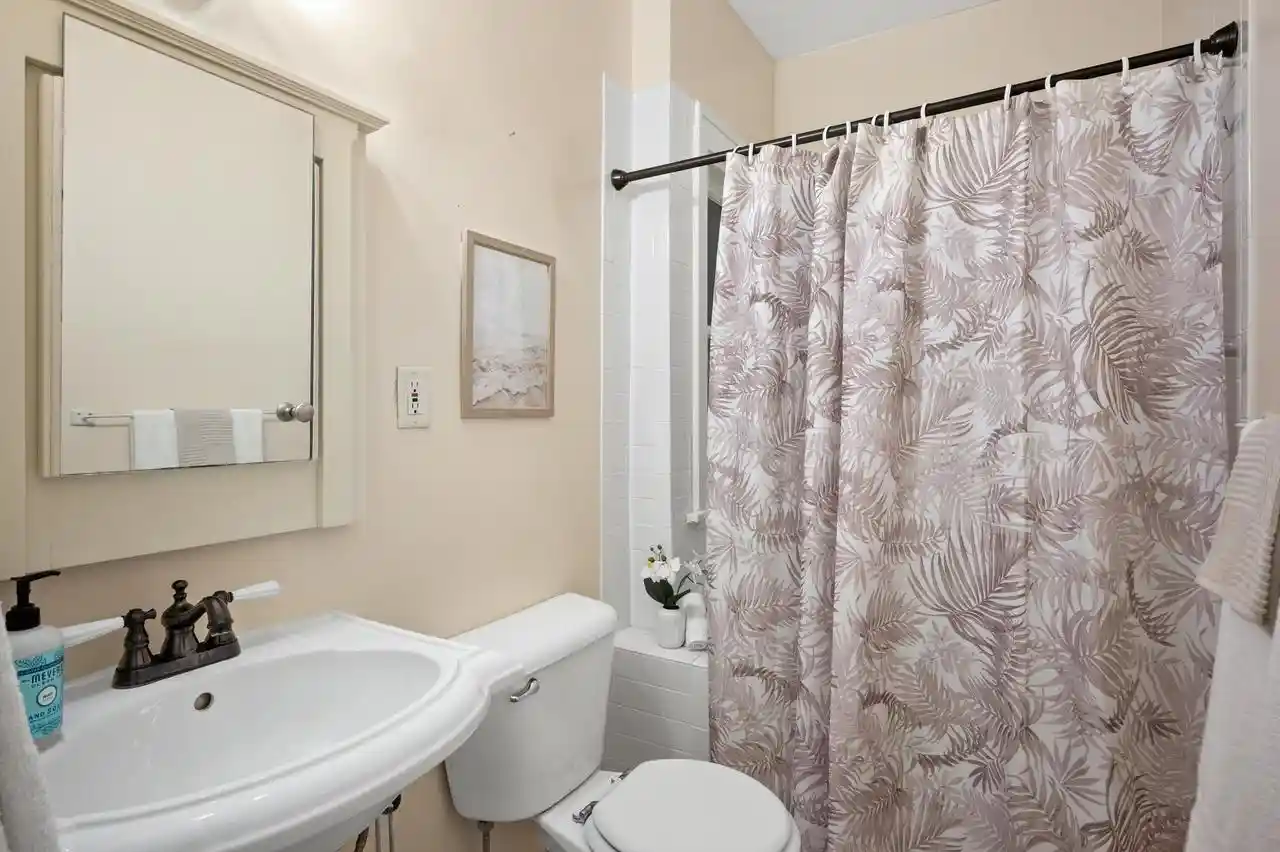 Listing Photo 2 - Condo for sale in building located at 3127 N Marietta Ave, Milwaukee, WI 53211 - Unit #5