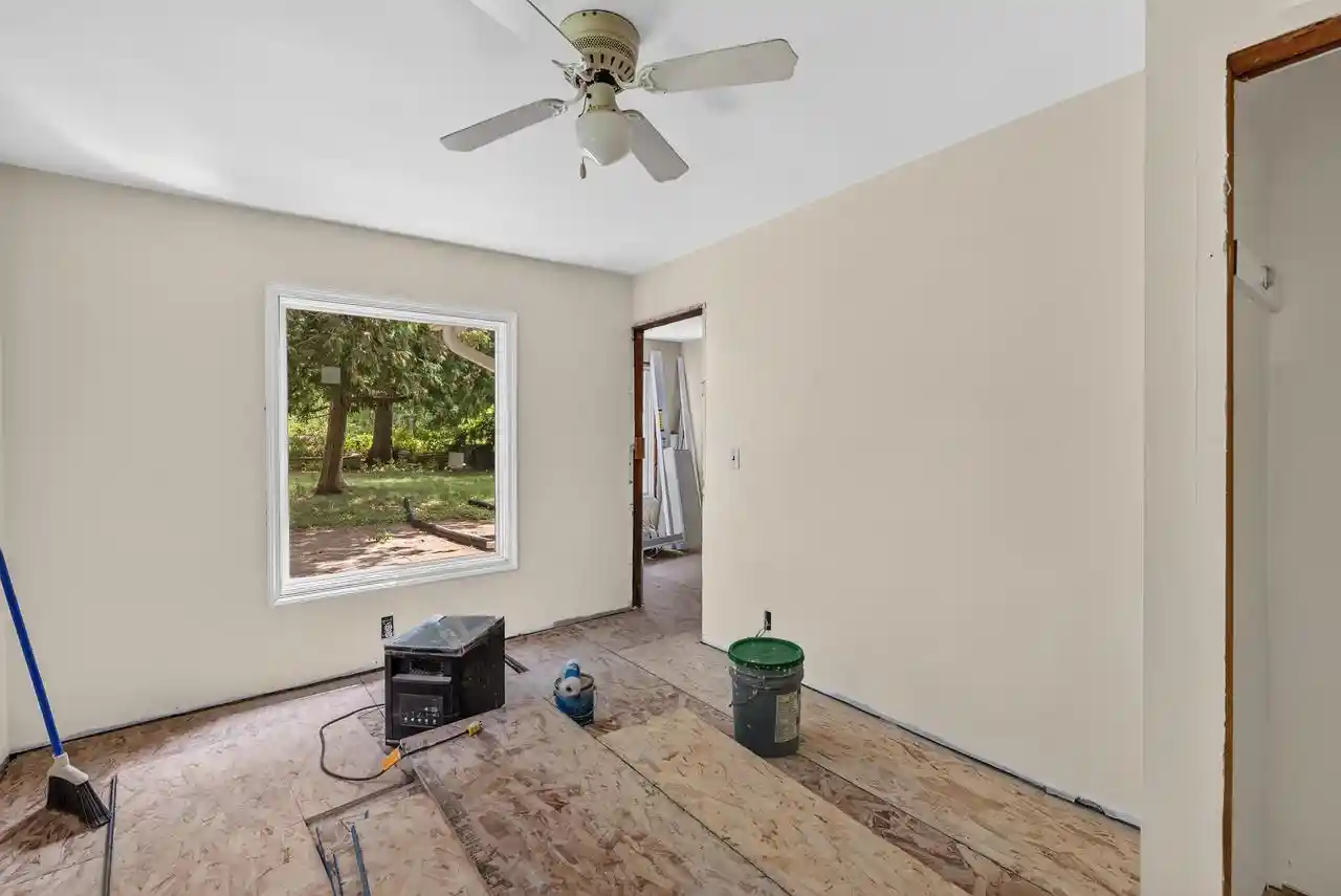 2nd image of 500 W Riverview Dr Dr, Glendale, WI 53209 | MLS# 1976609