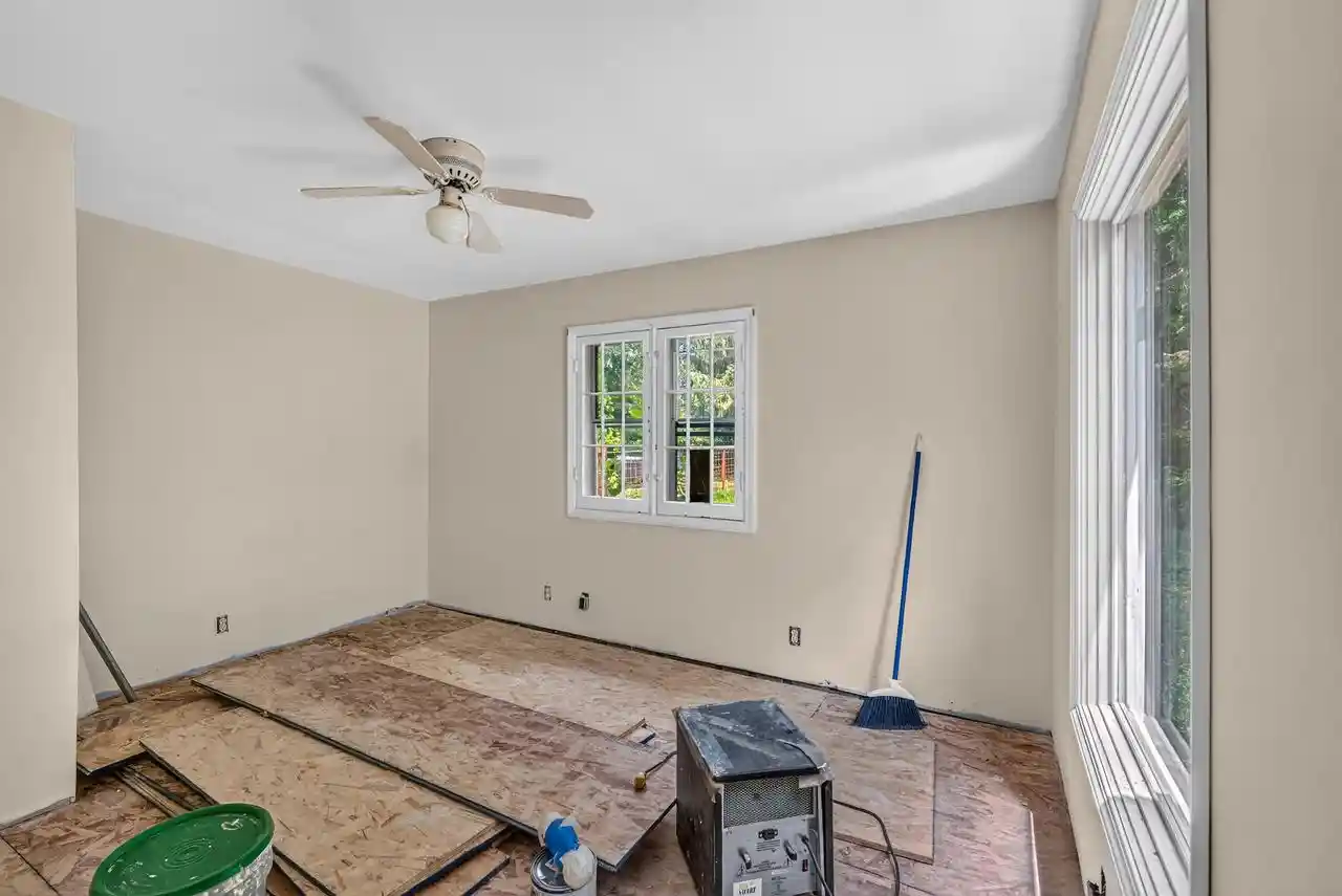 33rd image of 500 W Riverview Dr Dr, Glendale, WI 53209 | MLS# 1976609