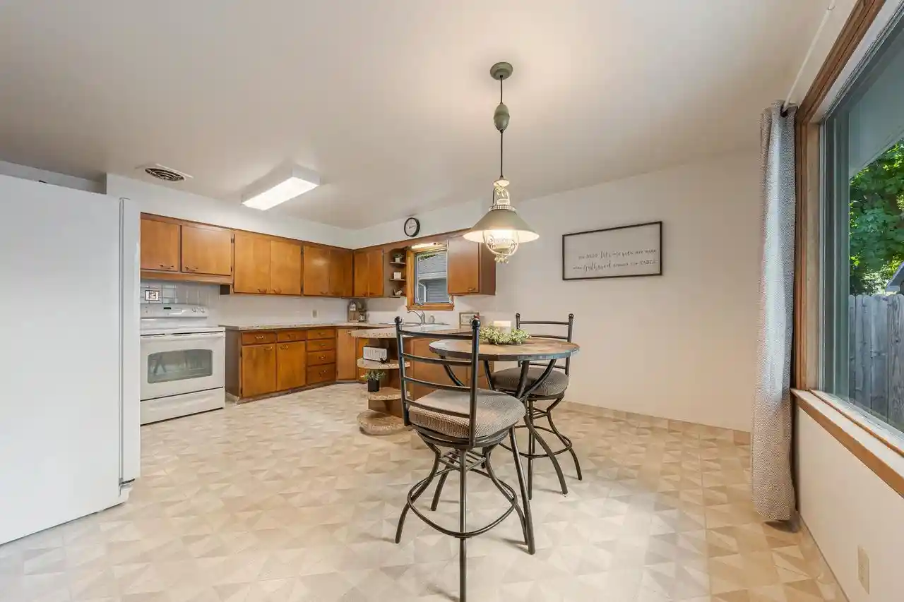 2nd image of 1519 W Commercial Street Street, Appleton, WI 54914 | MLS# 50331172