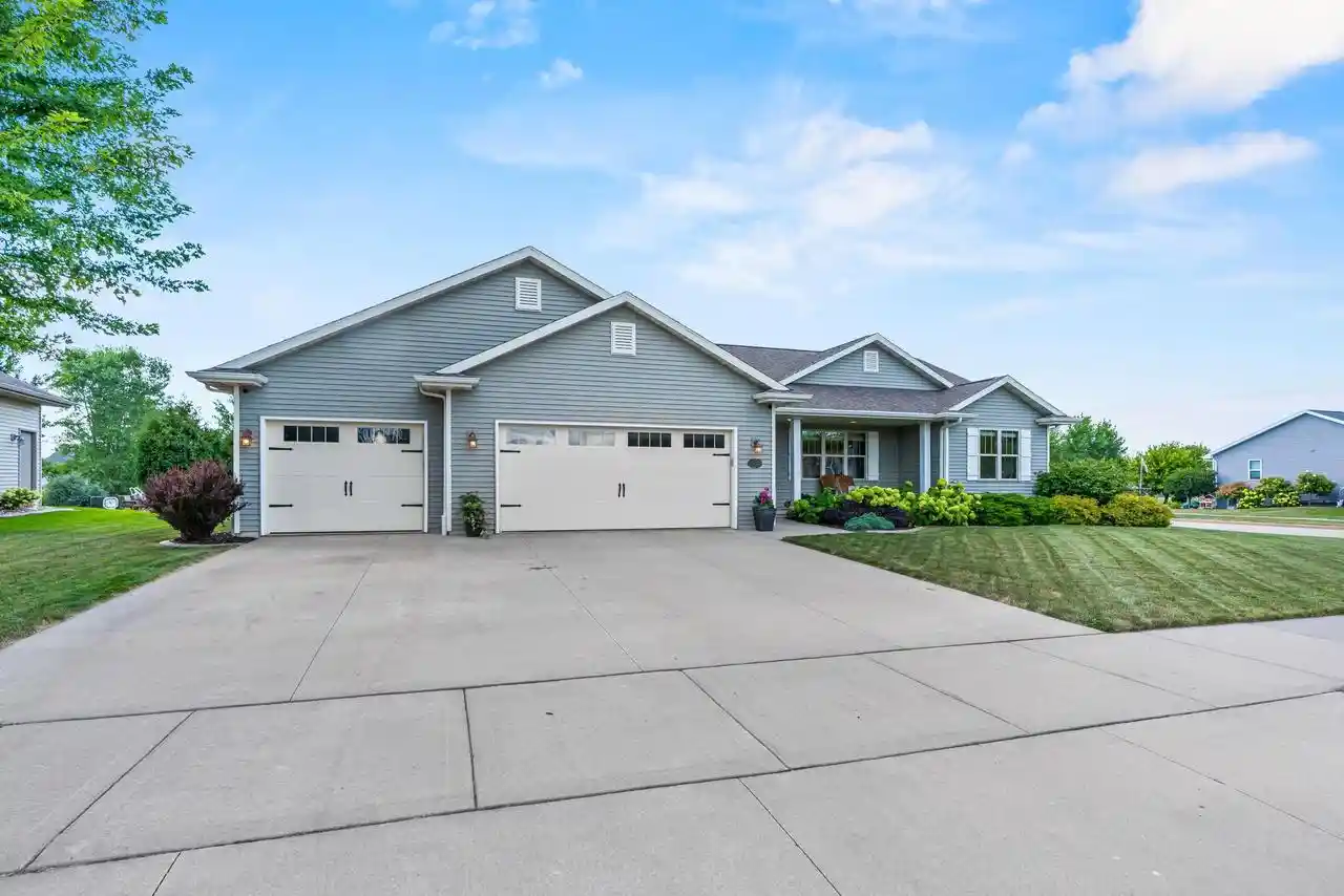Photo 1 of Single family home for sale at 4301 Fieldcrest Dr Dr, Kaukauna, WI 54130 | MLS# 50331175 | Listing updated on 2026-08-26