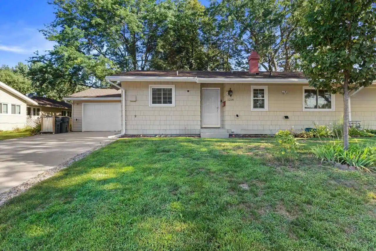 1st image of 1214 Chicory Way Way, Sun Prairie, WI 53590 | MLS# 2030743