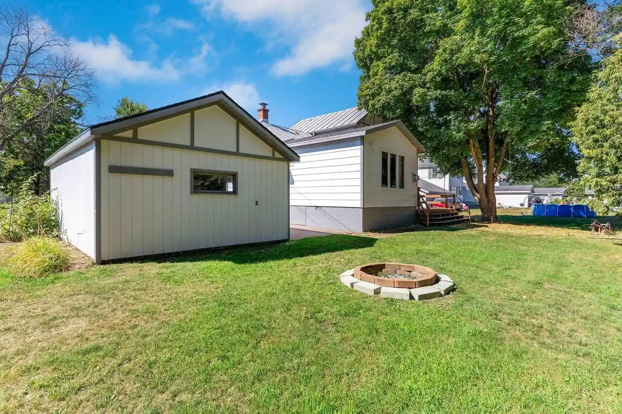 Photo 4 of Single family home for sale at 617 4Th Street Street, Oconto, WI 54153 | MLS# 50331173 | Listing updated on 2026-10-08
