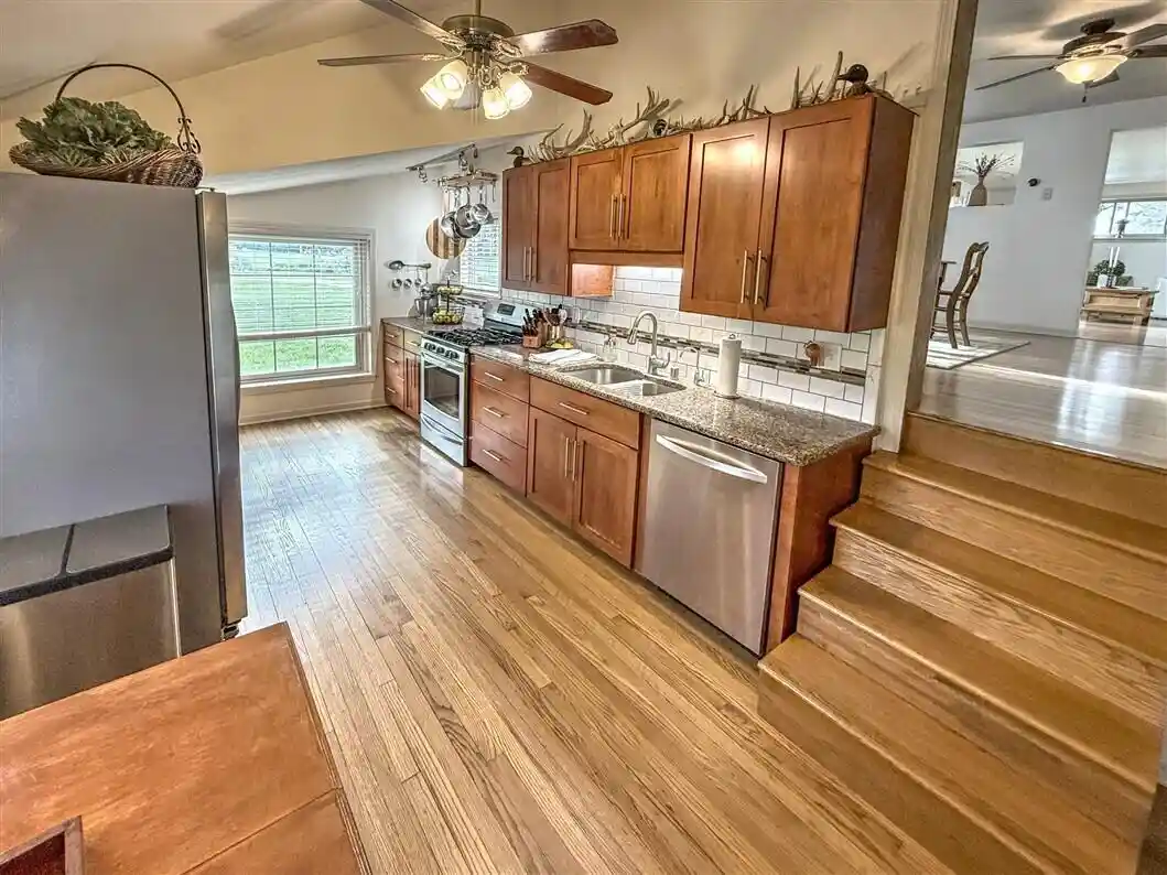 2nd image of W140n11161 Country Aire Dr Dr Dr, Germantown, WI 53022 | MLS# 1976620