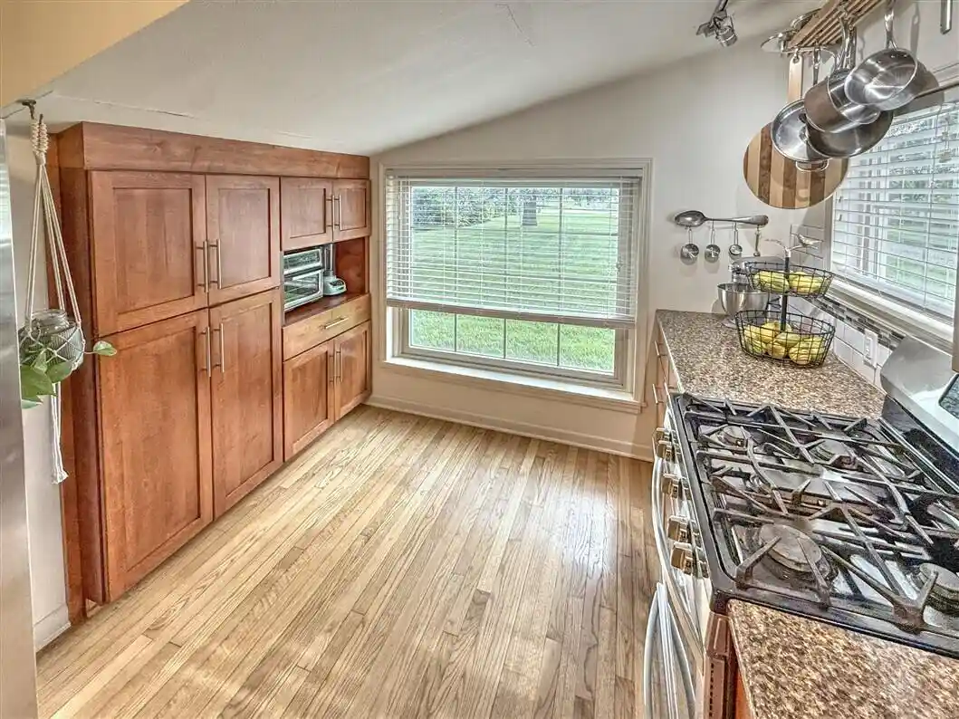 4th image of W140N11161 Country Aire Dr Dr Dr, Germantown, WI 53022 | MLS# 1976620