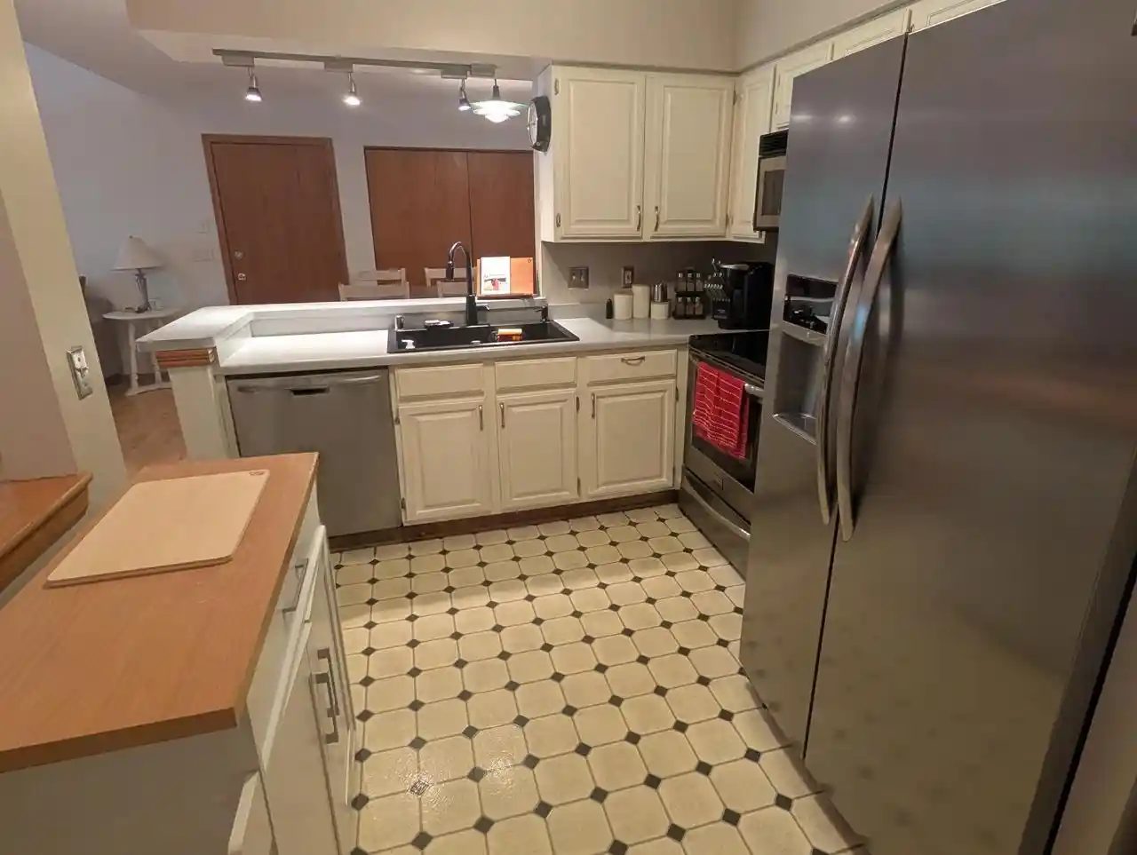 2nd image of 372 Park Hl Dr Dr, Pewaukee, WI 53072