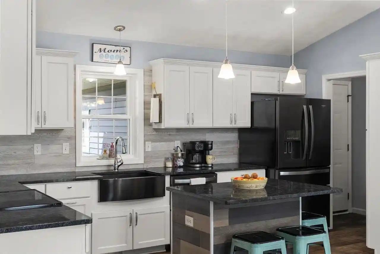 Photo 4 of Single family home for sale at 370 Oak St, Evansville, WI 53536 | MLS# 2030770 | Listing updated on 2026-09-22