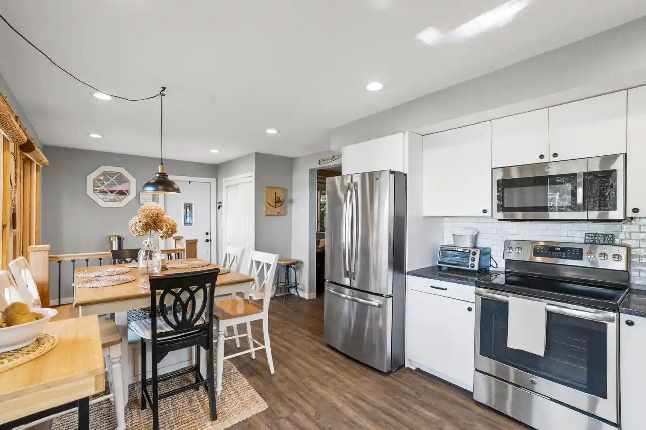 Photo 4 of Single family home for sale at 29205 White Oak Lane Lane, Waterford, WI 53185 | MLS# 1976642 | Listing updated on 2026-08-22