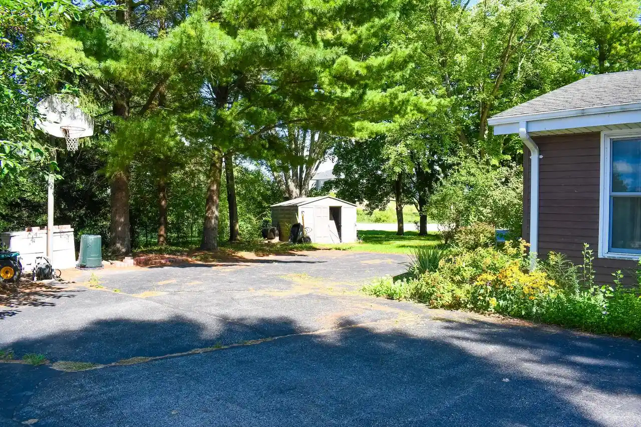 23rd image of 1325 Carlin Court Court, Burlington, WI 53105 | MLS# 1976644