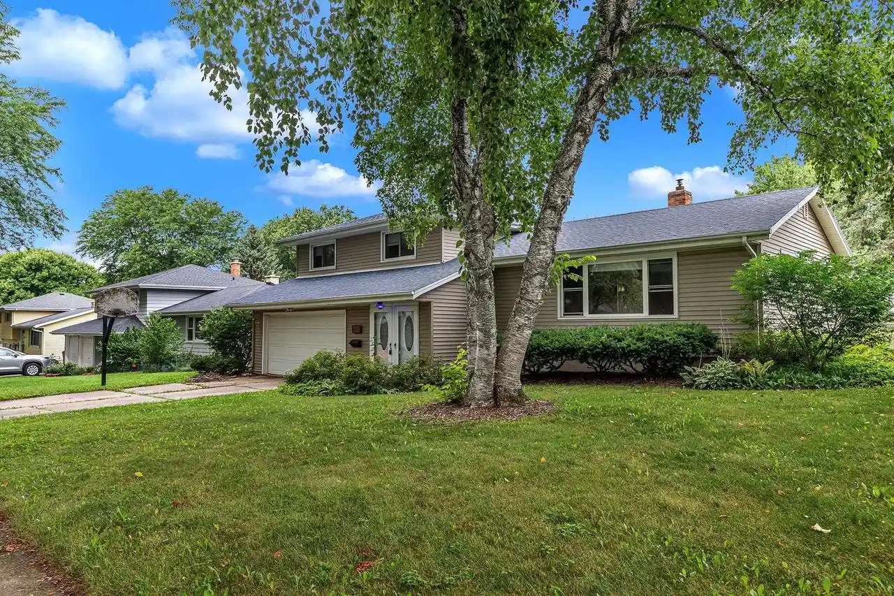 Single family home for sale at 4810 Retana Dr Dr, Madison, WI 53714 | MLS# 2030773