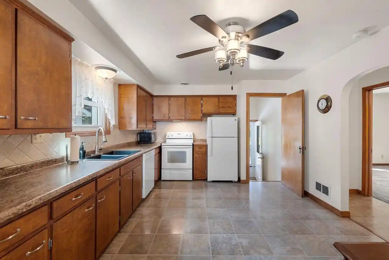 2nd image of 1544 Smith Street Street, Green Bay, WI 54302 | MLS# 50331220