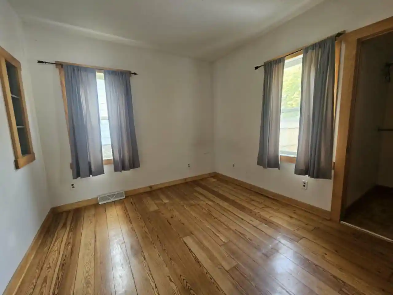 3rd image of 304 N Maple Avenue Avenue, Marshfield, WI 54449 | MLS# 22604015