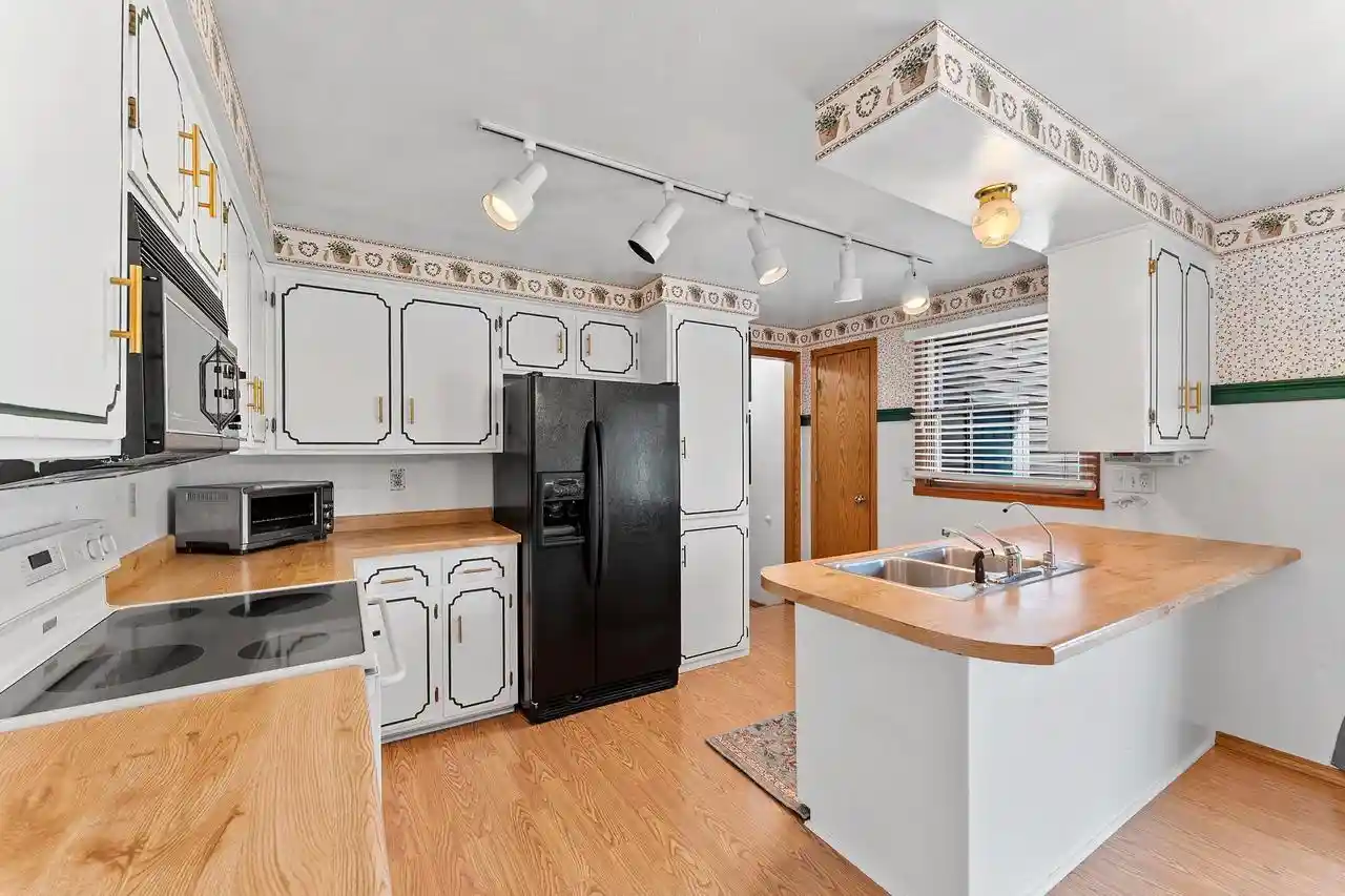 Photo 2 of Sale Pending at 487 Superior Road Road, Green Bay, WI 54311 | MLS# 50331237 | Listing updated on 2026-09-15