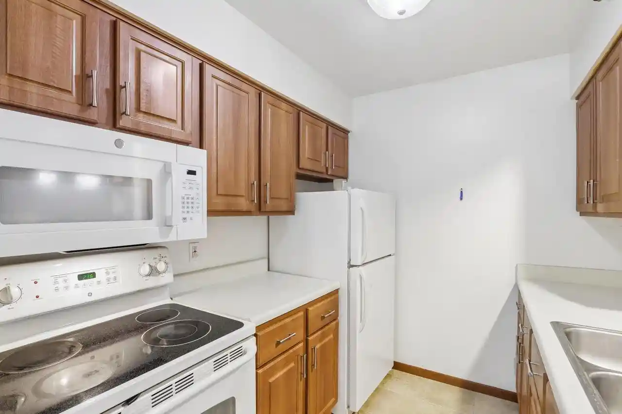 2nd image of 6733 Park Edge Dr Dr #A, Madison, WI 53719 | MLS# 2030800