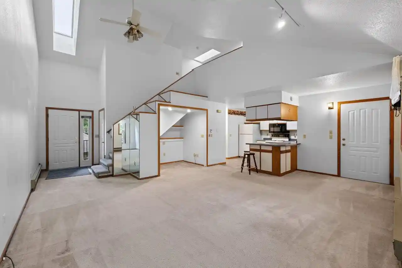 2nd image of 1400 Redfield St St, La Crosse, WI 54601