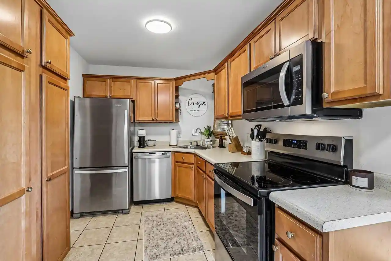 2nd image of 4376 S 84th Street Street, Greenfield, WI 53228 | MLS# 1976704
