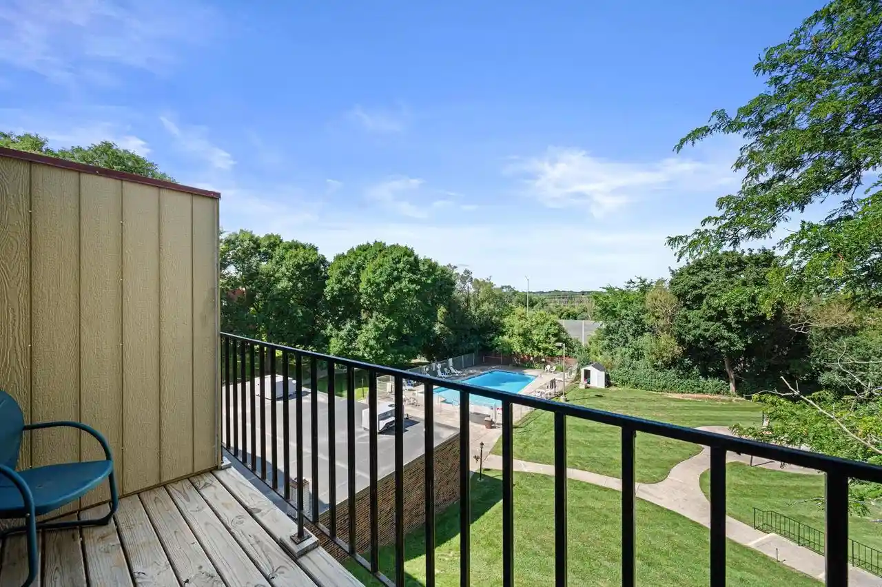 Listing Photo 4 - Condo for sale in building located at 5253 N Lovers Ln Rd Rd, Milwaukee, WI 53225 - Unit #322