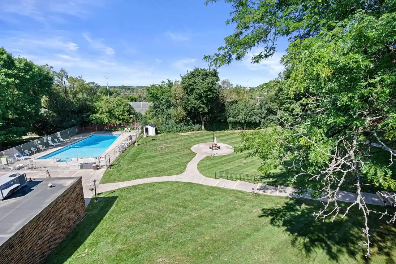 Listing Photo 5 - Condo for sale in building located at 5253 N Lovers Ln Rd Rd, Milwaukee, WI 53225 - Unit #322