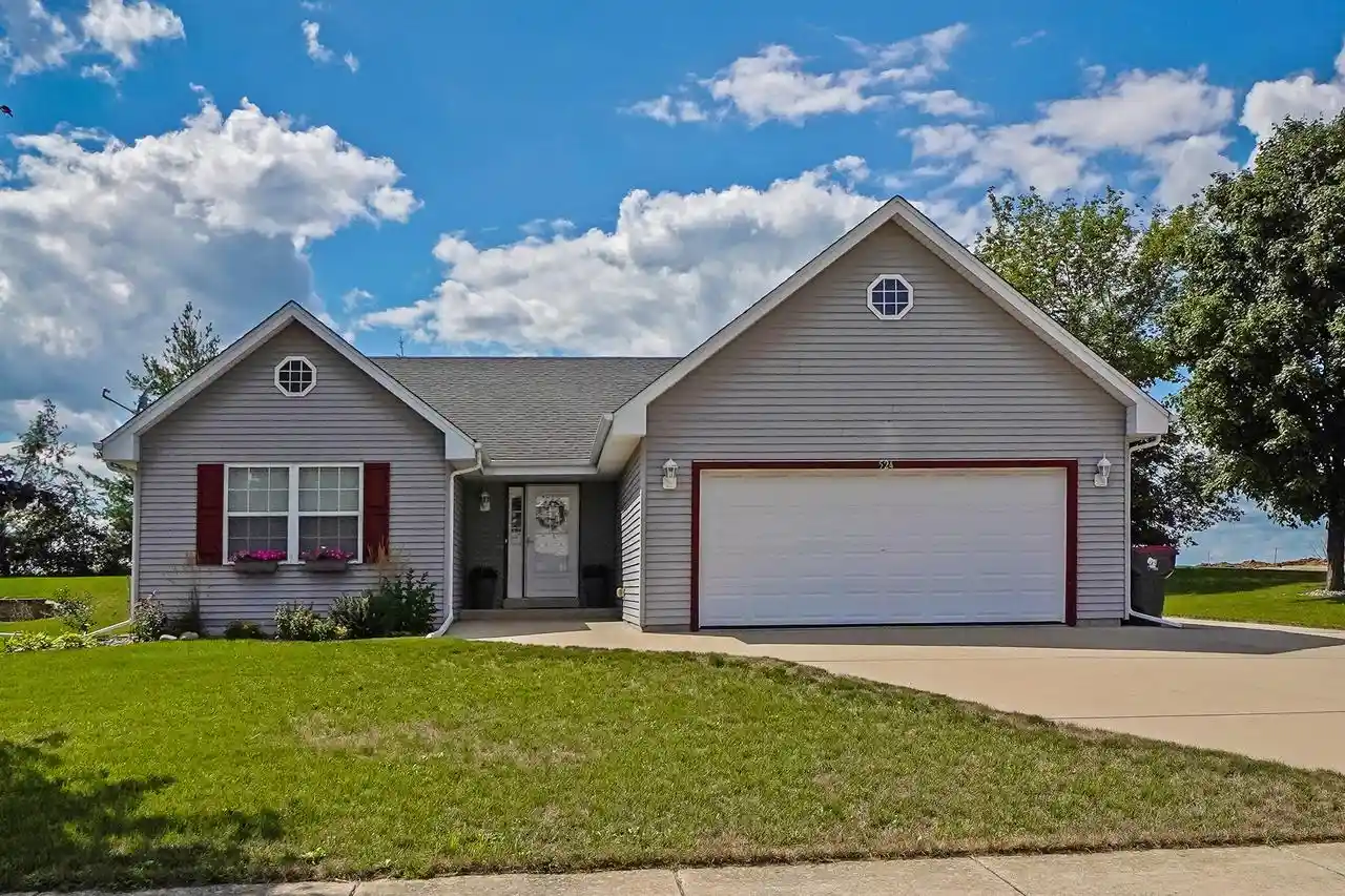 1st image of 524 Parkview Dr Dr, Johnson Creek, WI 53038 | MLS# 1976721
