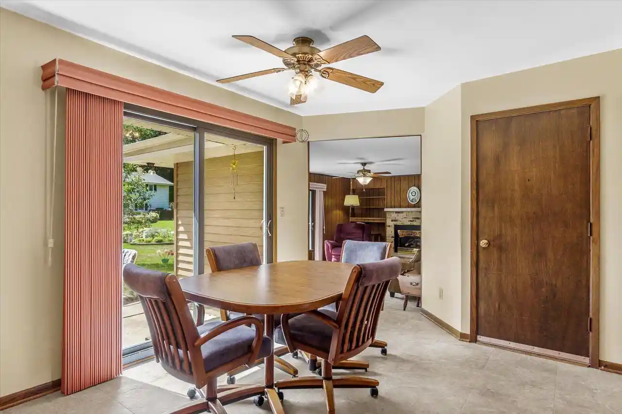 3rd image of W222N2281 Glenwood Lane Lane, Waukesha, WI 53186 | MLS# 1976726