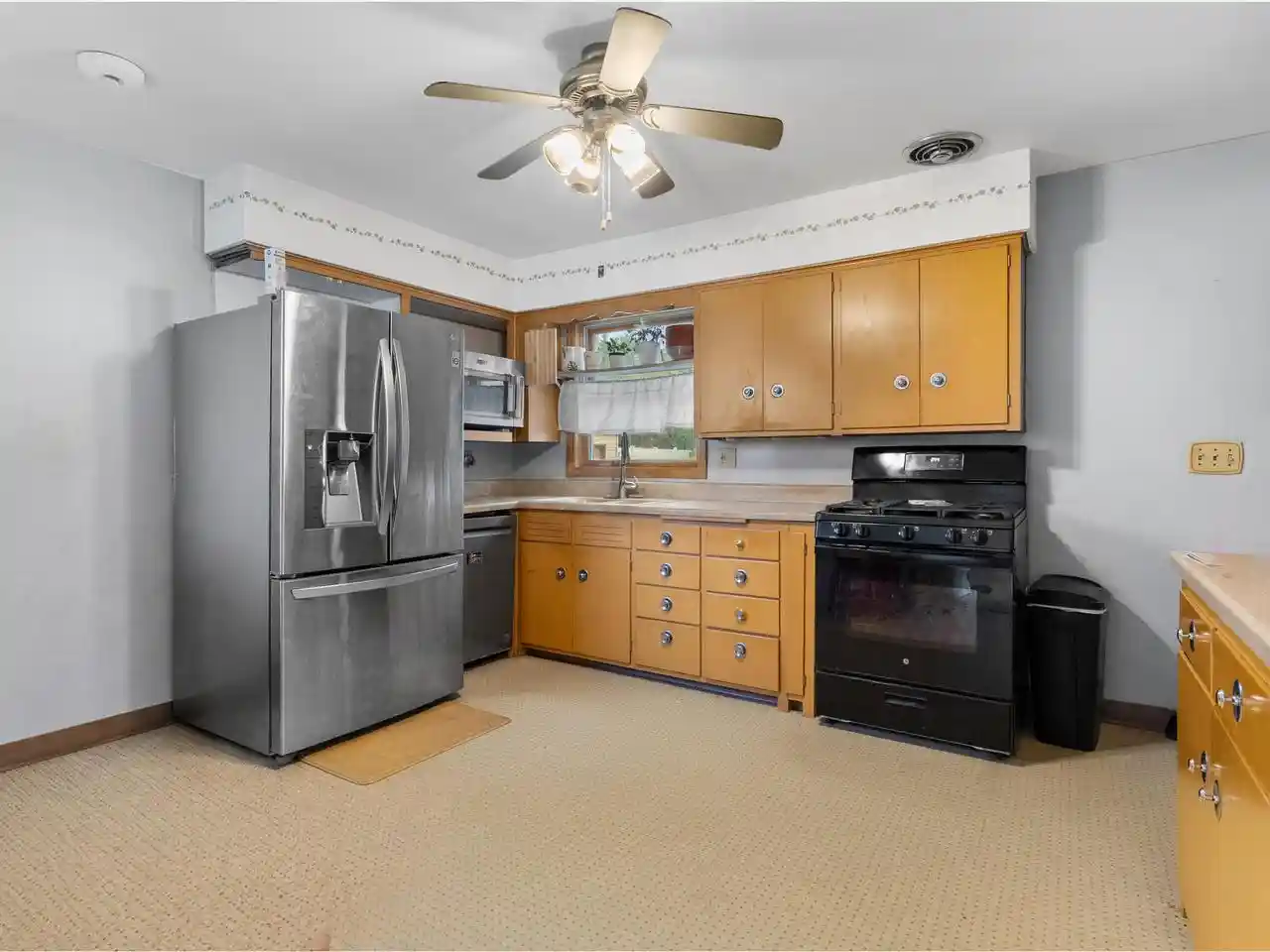 3rd image of 1217 S 25Th Street Street, Manitowoc, WI 54220 | MLS# 1976731