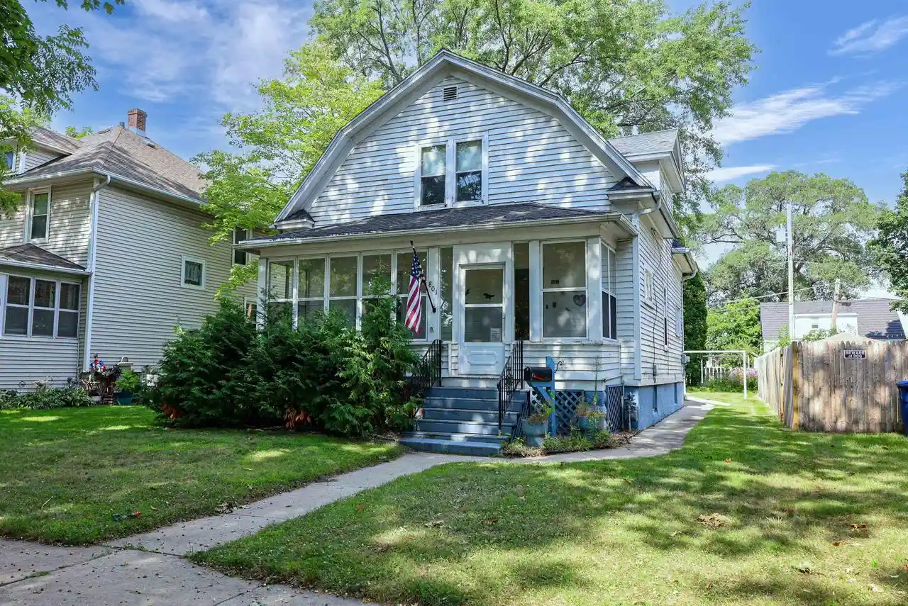 1st image of 801 Lincoln Street Street, Green Bay, WI 54303 | MLS# 50331245