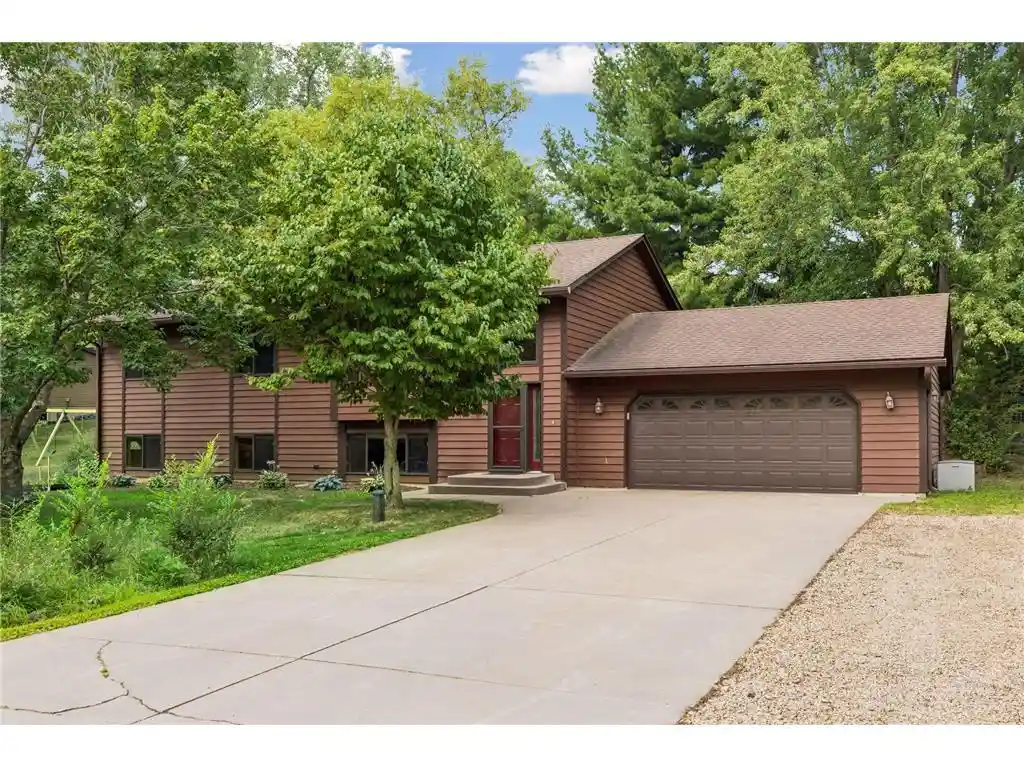 Photo 1 of Sale Pending at 1076 Cottonwood Dr Dr, Hudson, WI 54016 | MLS# 7127974 | Listing updated on 2026-09-18