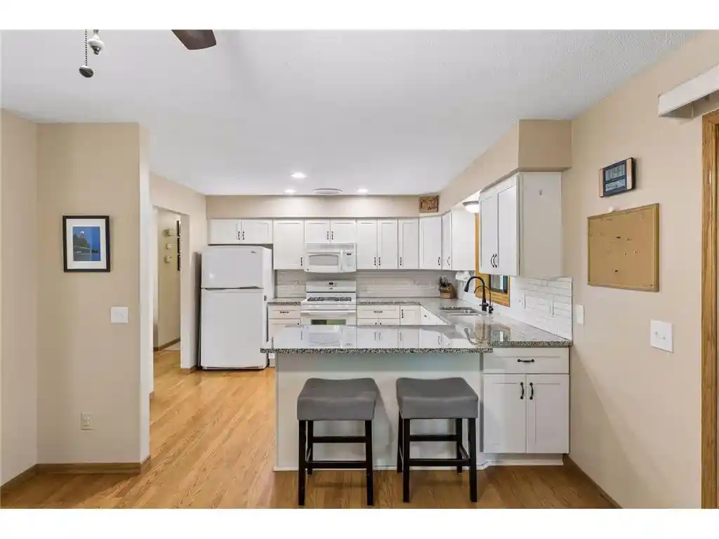 Photo 4 of Sale Pending at 1076 Cottonwood Dr Dr, Hudson, WI 54016 | MLS# 7127974 | Listing updated on 2026-09-18