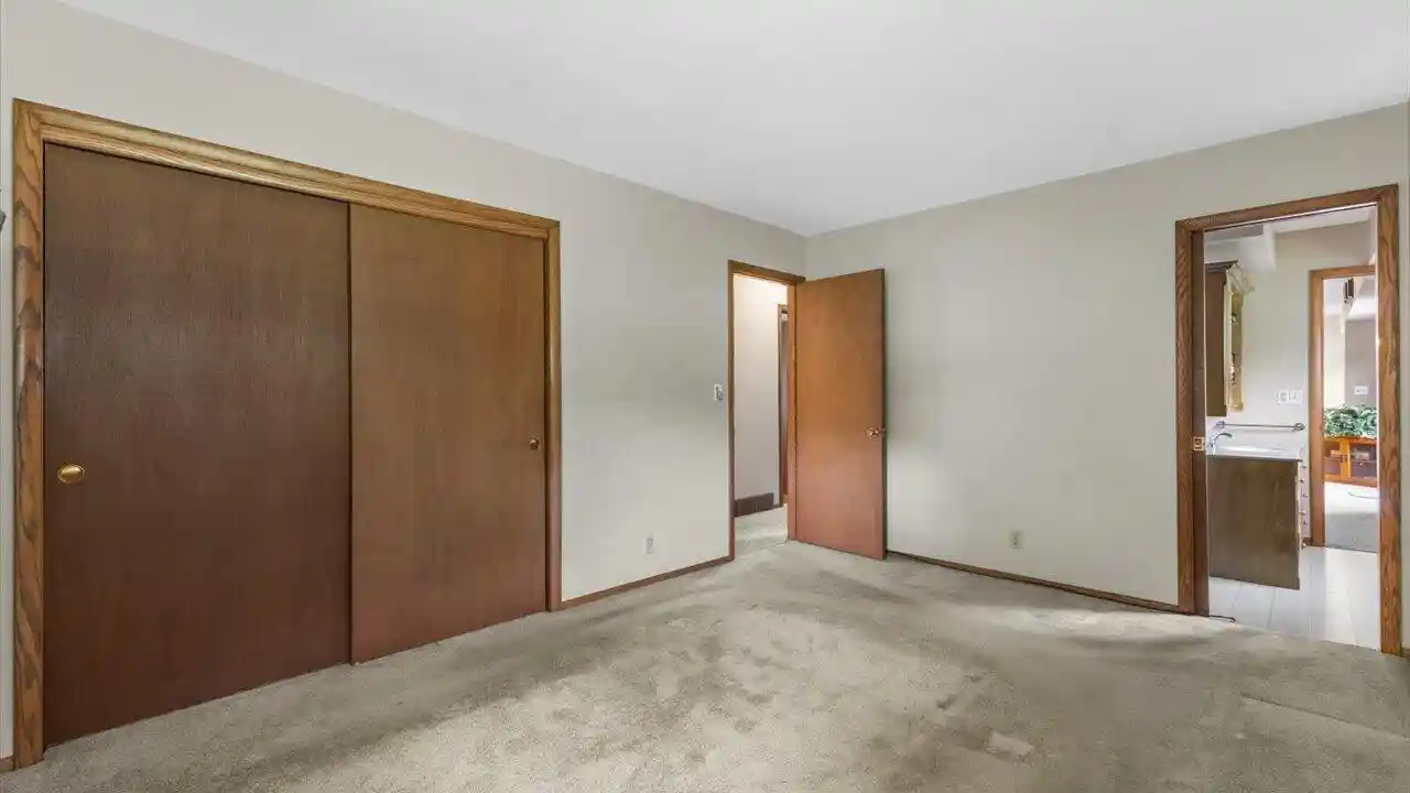 3rd image of W215N10105 Hickory Dr Dr, Colgate, WI 53017 | MLS# 1976737