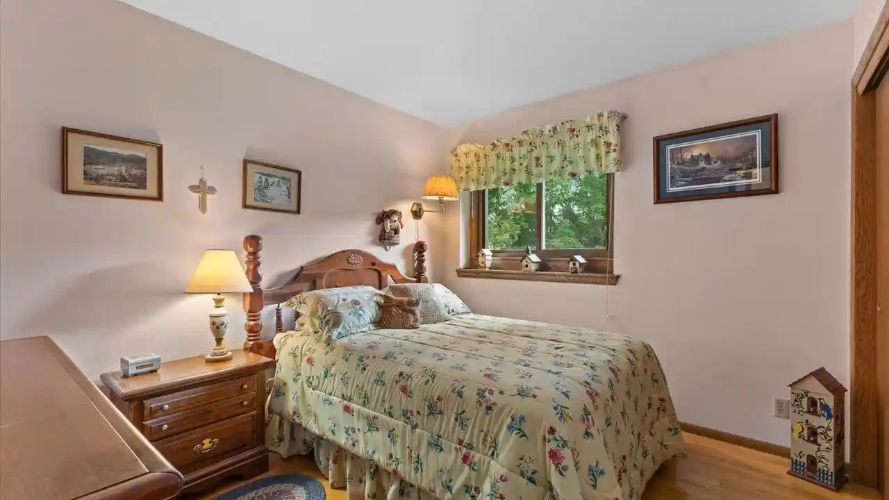 5th image of W215N10105 Hickory Dr Dr, Colgate, WI 53017 | MLS# 1976737