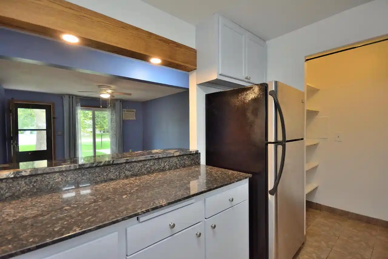 2nd image of 1686 S Carriage Lane Lane, New Berlin, WI 53151 | MLS# 1976747