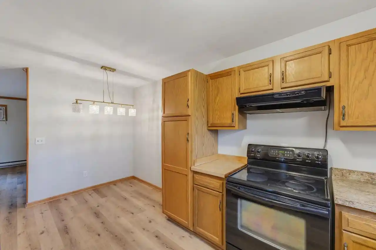4th image of 627 Hartridge Dr Dr, Hartland, WI 53029