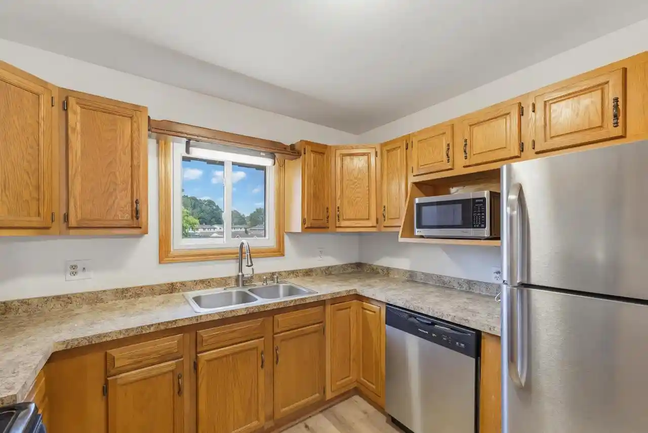 5th image of 627 Hartridge Dr Dr, Hartland, WI 53029