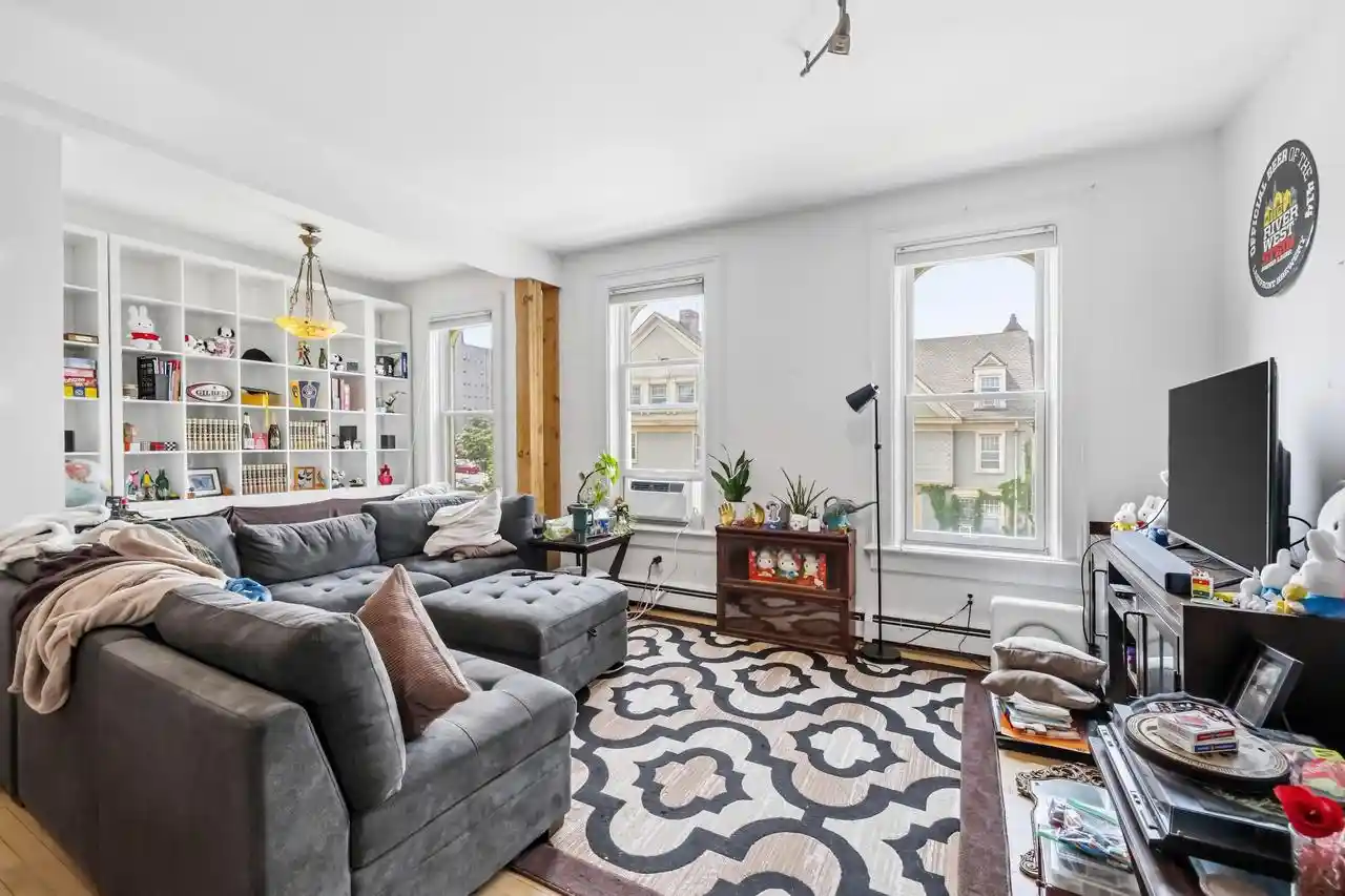 2nd image of 1308 N Astor Street Street, Milwaukee, WI 53202 | MLS# 1976751