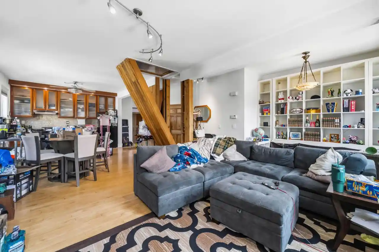 3rd image of 1308 N Astor Street Street, Milwaukee, WI 53202 | MLS# 1976751