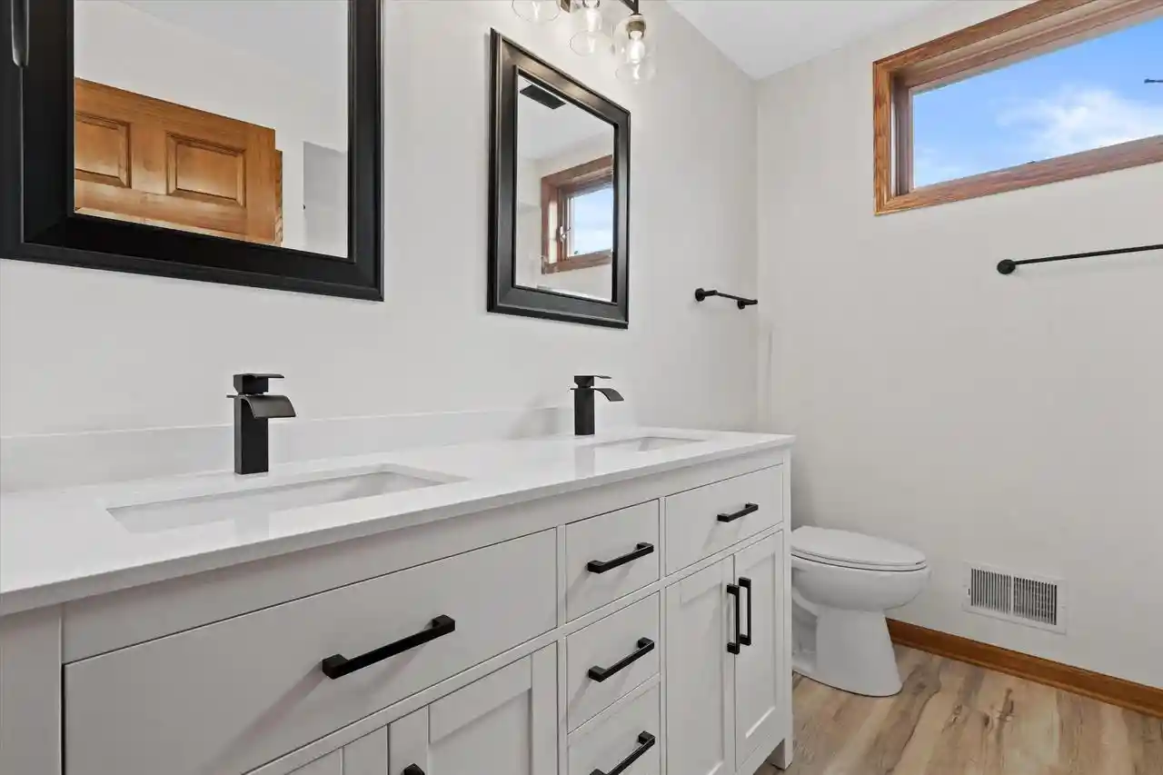 5th image of 2072 W Hope Lane Lane, Oak Creek, WI 53154 | MLS# 1976767