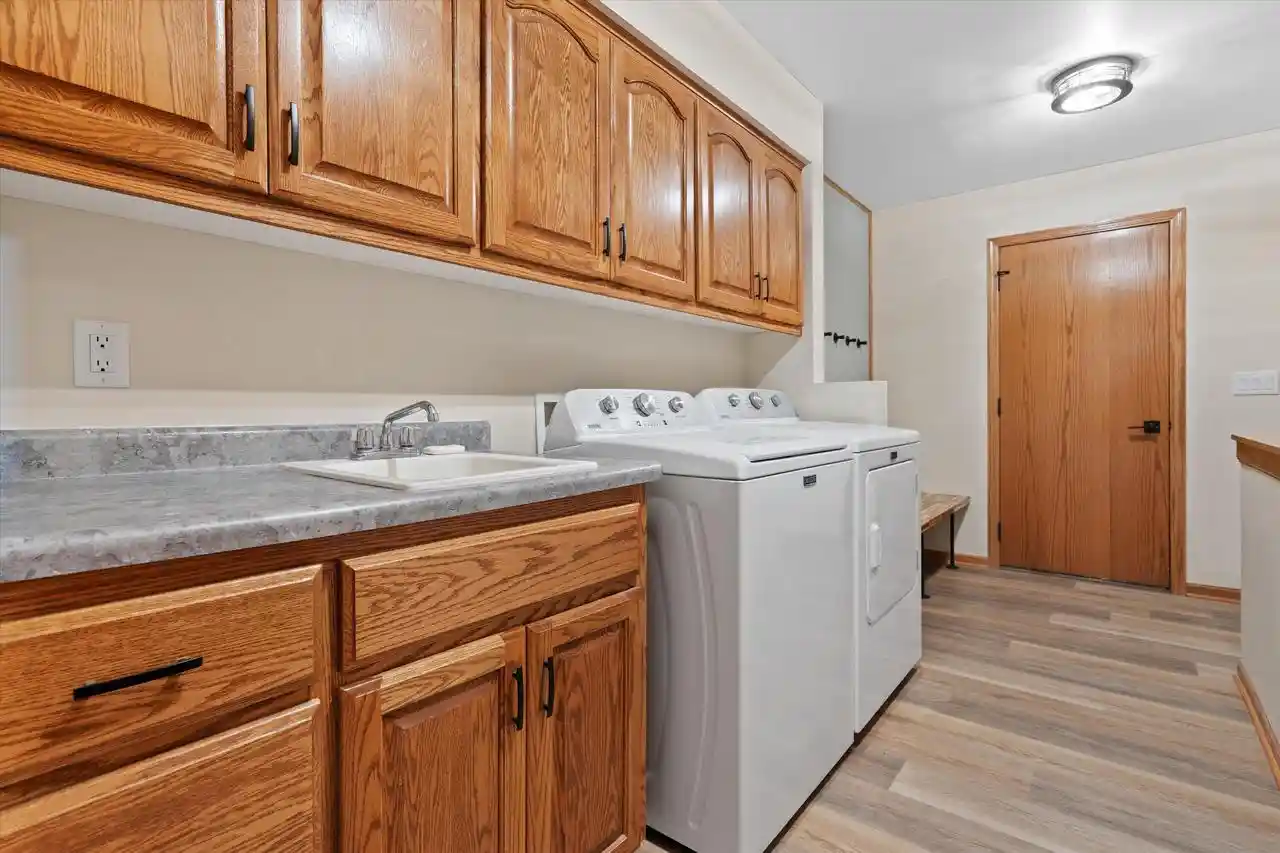 43rd image of 2072 W Hope Lane Lane, Oak Creek, WI 53154 | MLS# 1976767