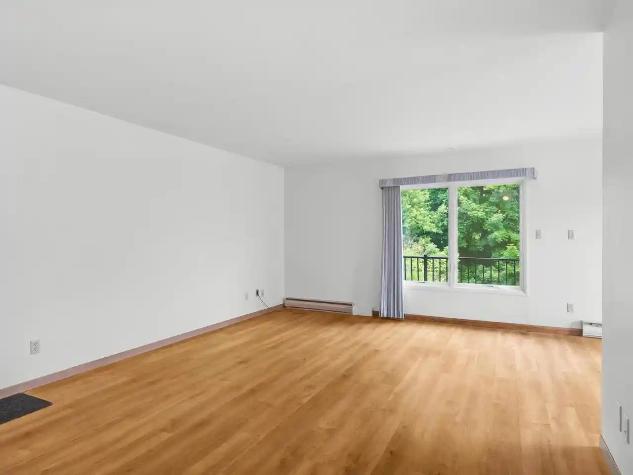2nd image of 2402 Cross Creek Dr Dr, Sheboygan, WI 53081